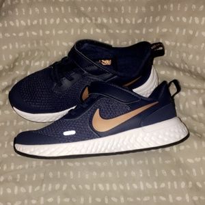 Nike Kids Revolution 5 (little kid)